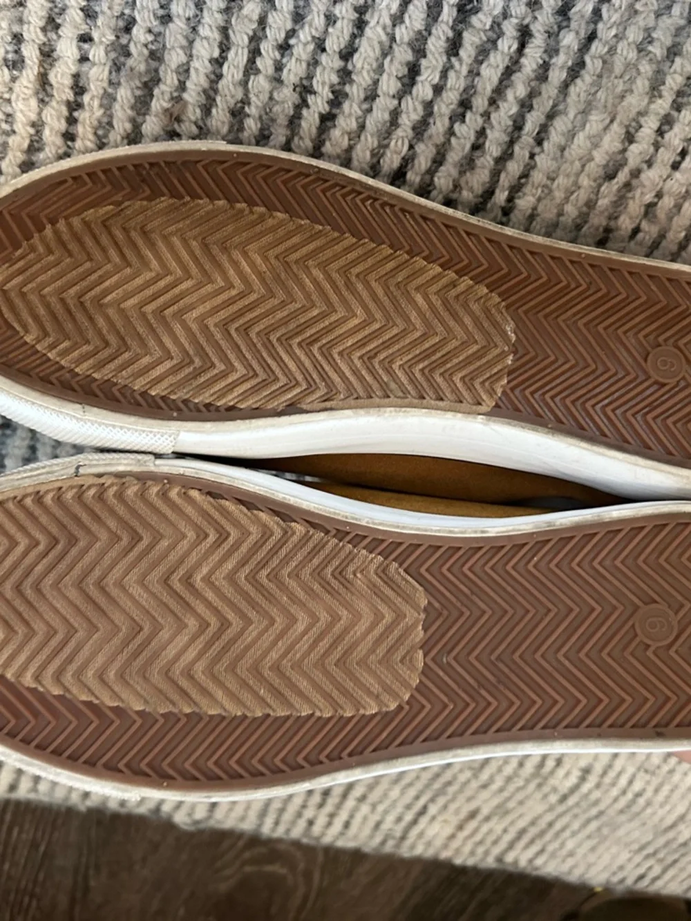 Mudd Slip-On Sneakers with Faux Sherpa fur and Camel Suede Size 9 Poppy Y2K